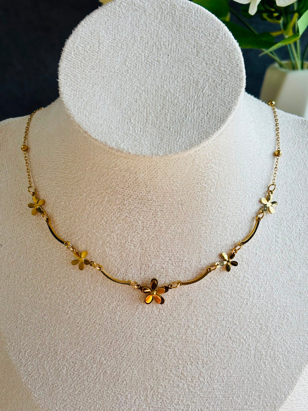Aurelia Flora Necklace