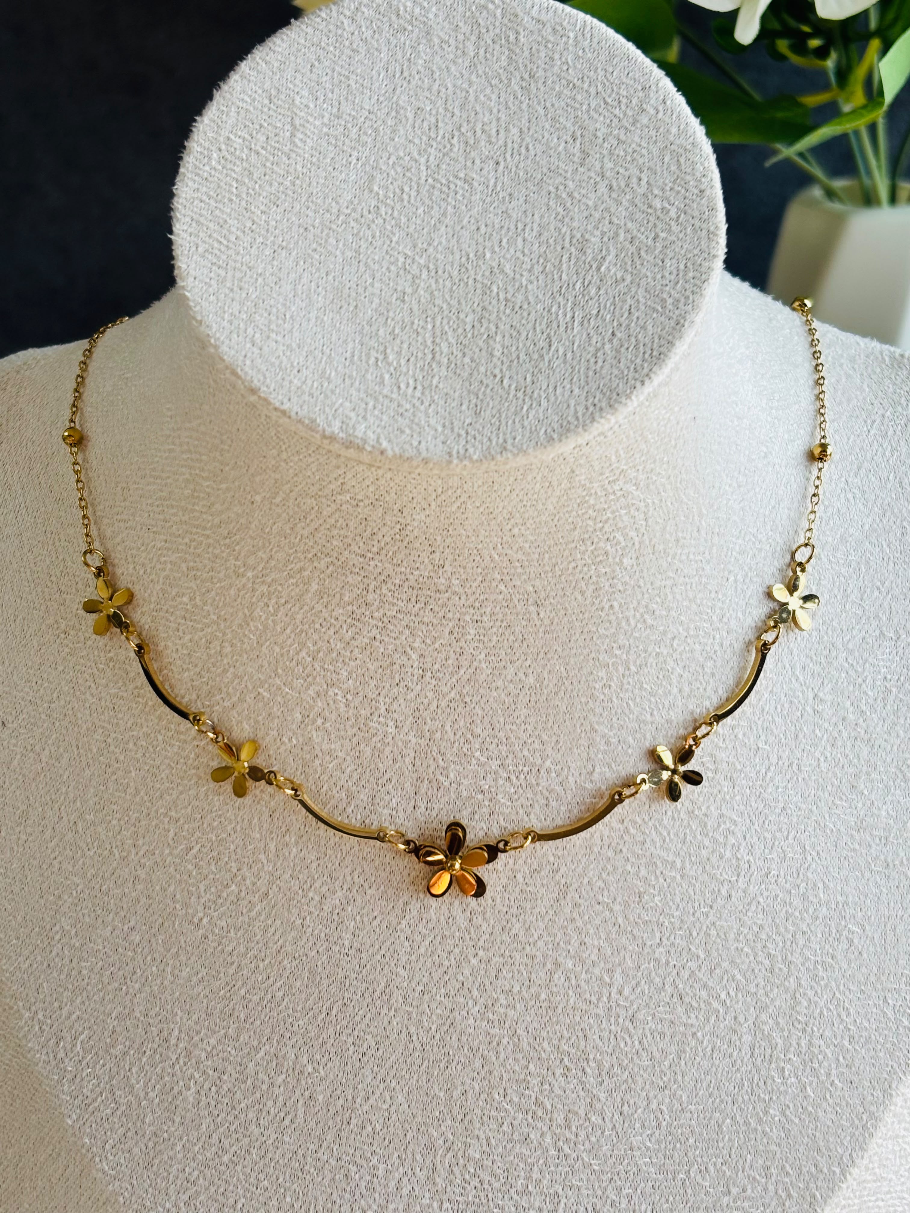 Aurelia Flora Necklace